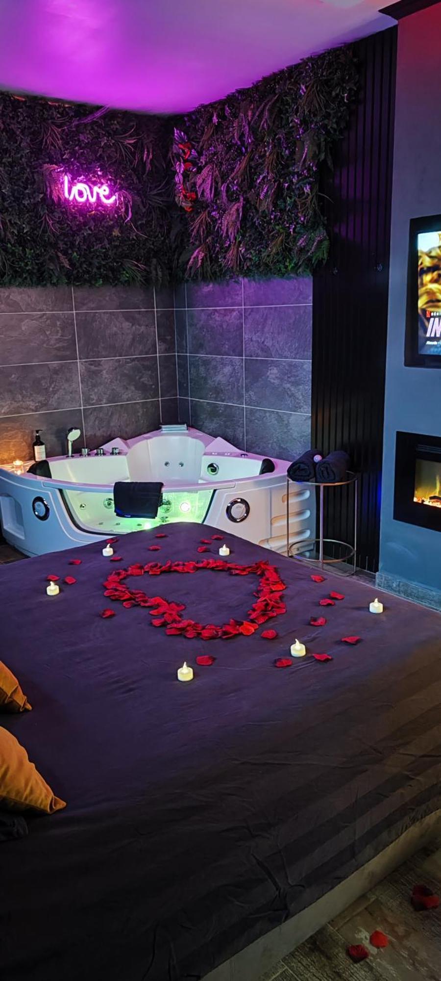 Loveroomxspa Bourg-Saint-Christophe 객실 사진
